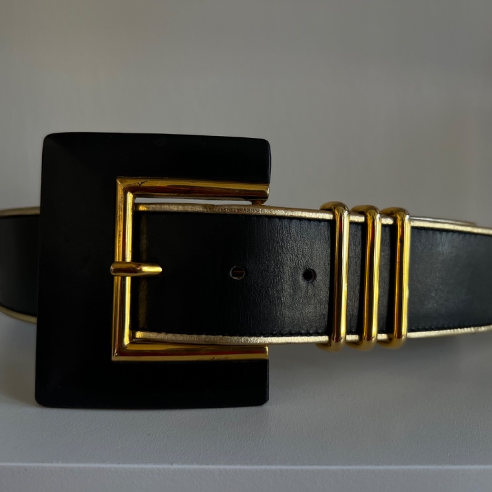Escada - Picture 3 of 6